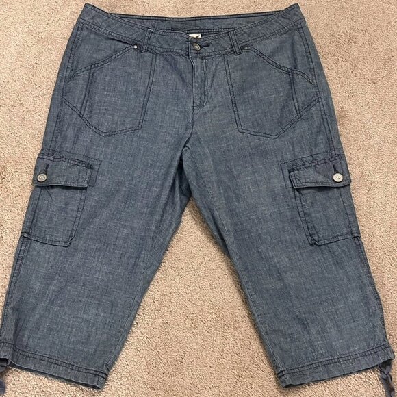 Faded Glory. Size 14. Pedal Pushers. Blue Cotton Chambray. 6 Pockets. B95 - Picture 1 of 6